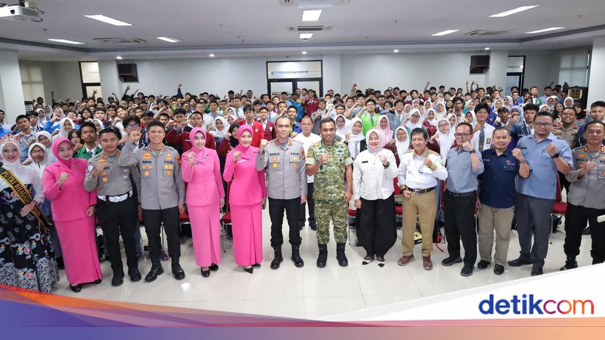 Polres Metro Bekasi Beri Motivasi Tentang Masa Depan ke 242 Ketua OSIS