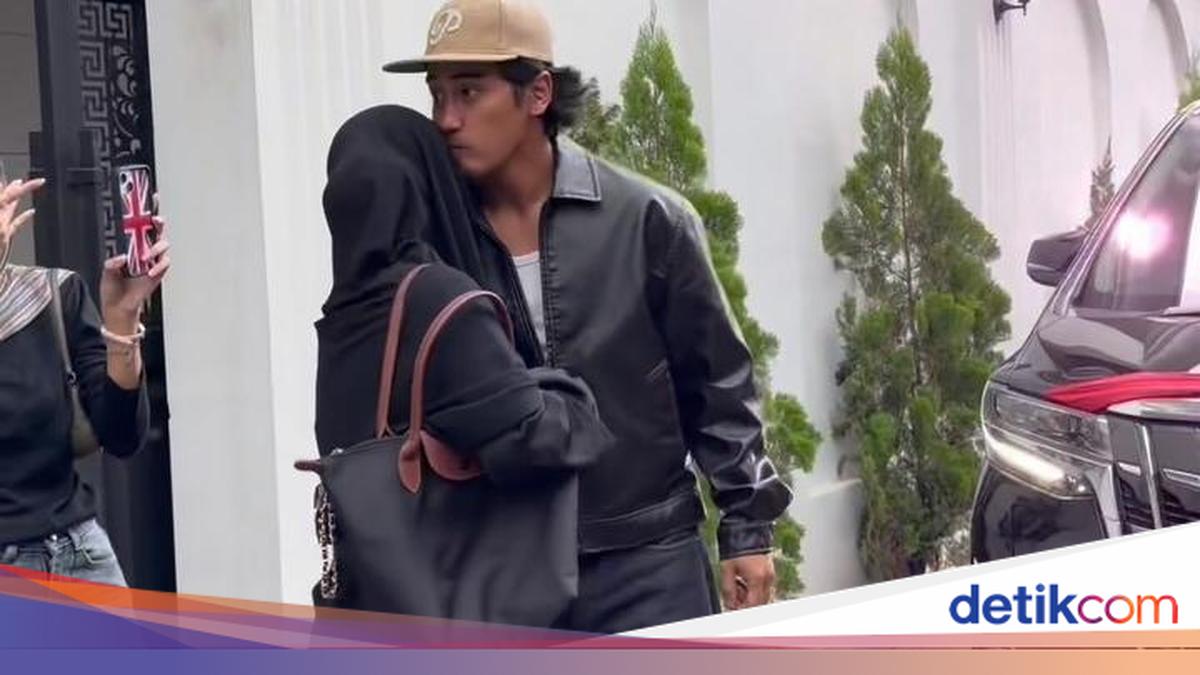 Momen Haru Ummi Pipik Dapat Kado Ultah Mobil Alphard dari Abidzar