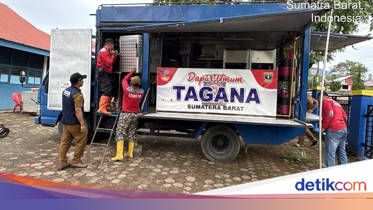 Kemensos Salurkan Bantuan Logistik bagi Korban Banjir Bandang Solok