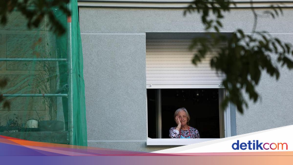 Momen Haru Nenek 87 Tahun Angkat Kaki dari Apartemen yang Dhuni 7 Dekade