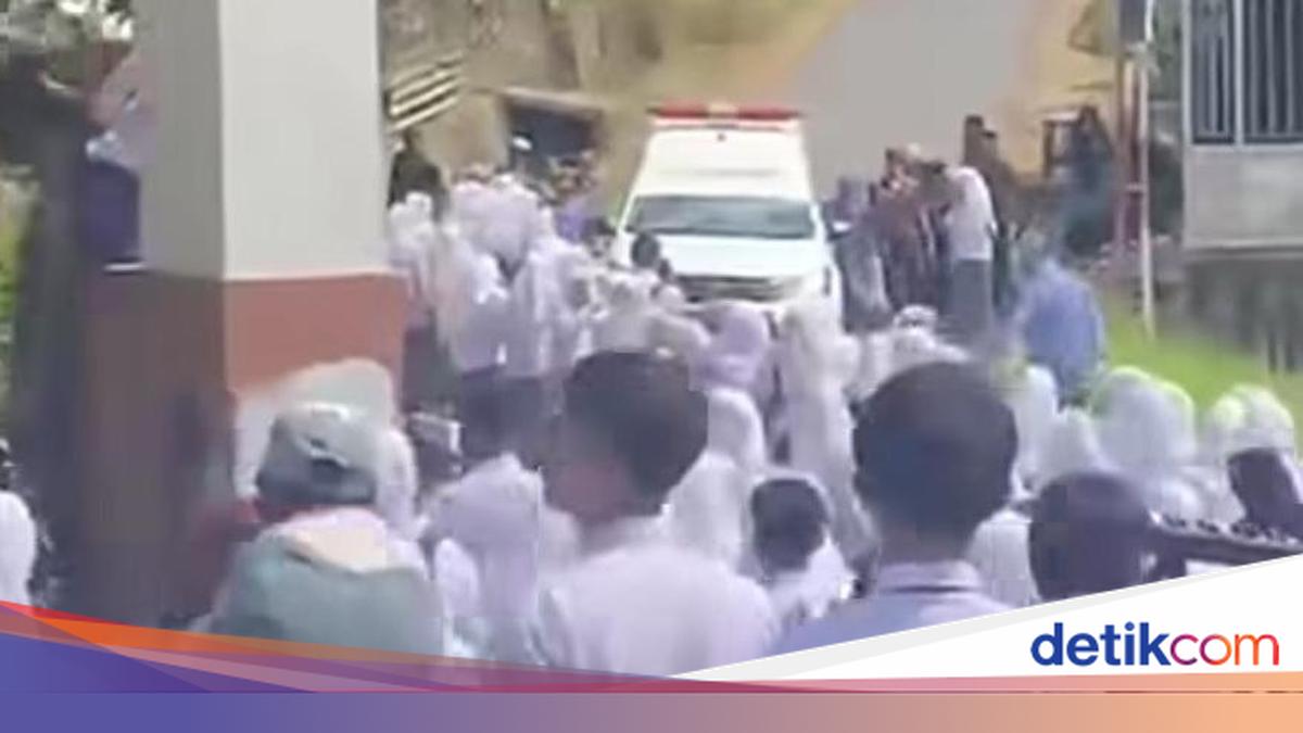 Siswa SMA Sinjai Adang Ambulans Bawa Jenazah Teman Korban Laka