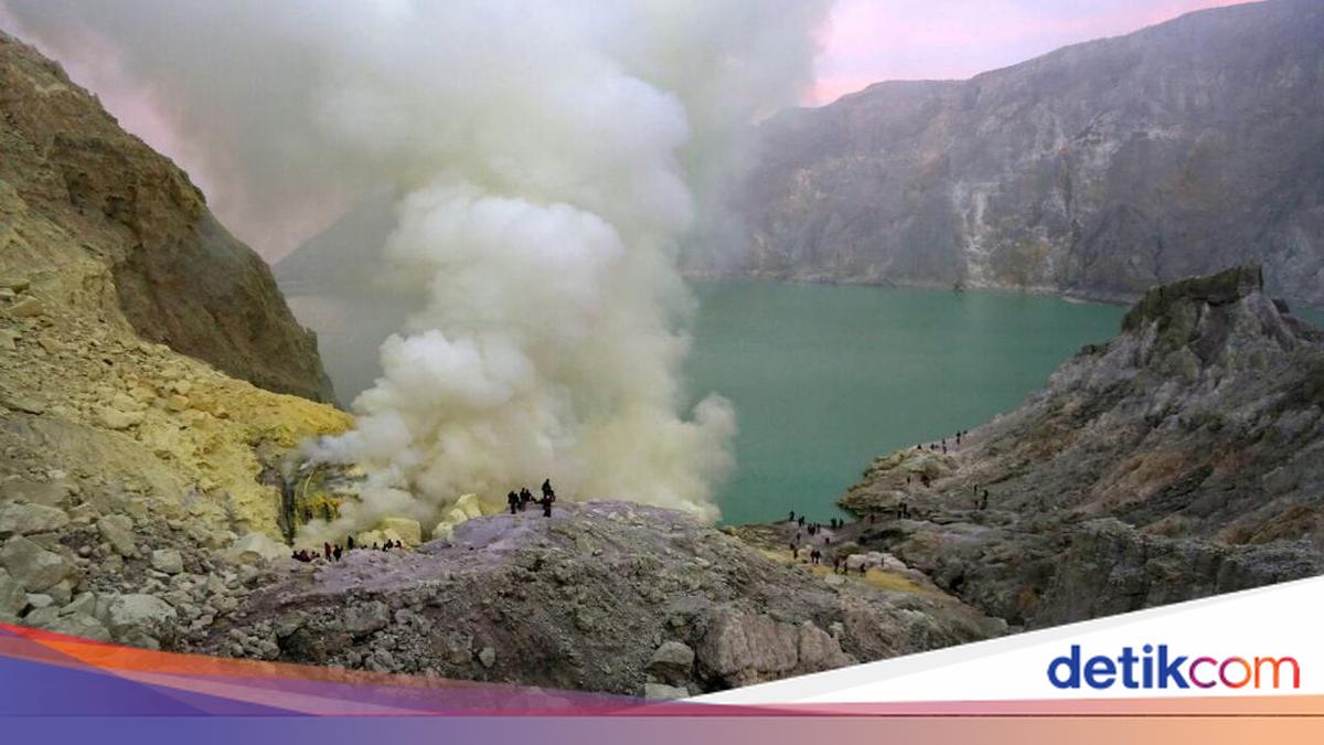 Kawah Ijen Dibuka Lagi Usai Karhutla, Begini Cara Dapat Tiketnya