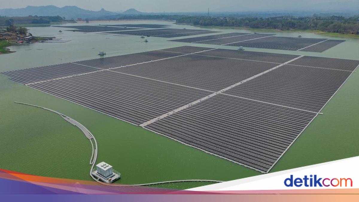 Panel Surya Mengapung di Karangkates, Proyek PLTS Capai 70 Persen