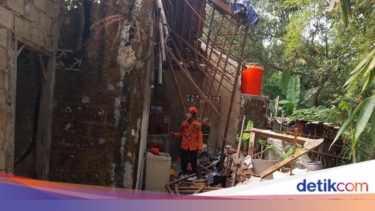 Tebing 10 Meter Longsor Timpa Rumah Warga di Bogor, Dinding dan Atap Jebol