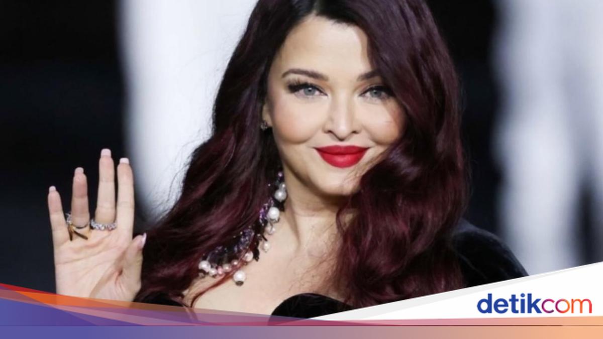 Aishwarya Rai Stuns with Burgundy Hair at Paris Fashion Week
