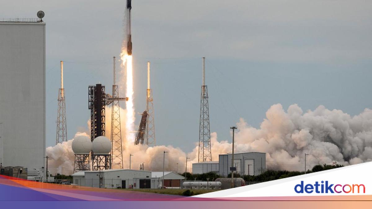 SpaceX Falcon 9 Launches NASA Astronauts to the ISS