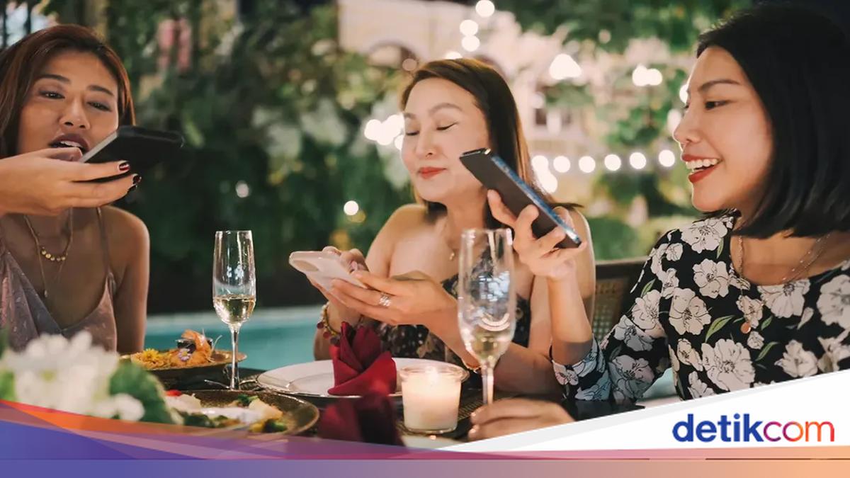 Restaurants Ban Phones to Restore Human Interaction