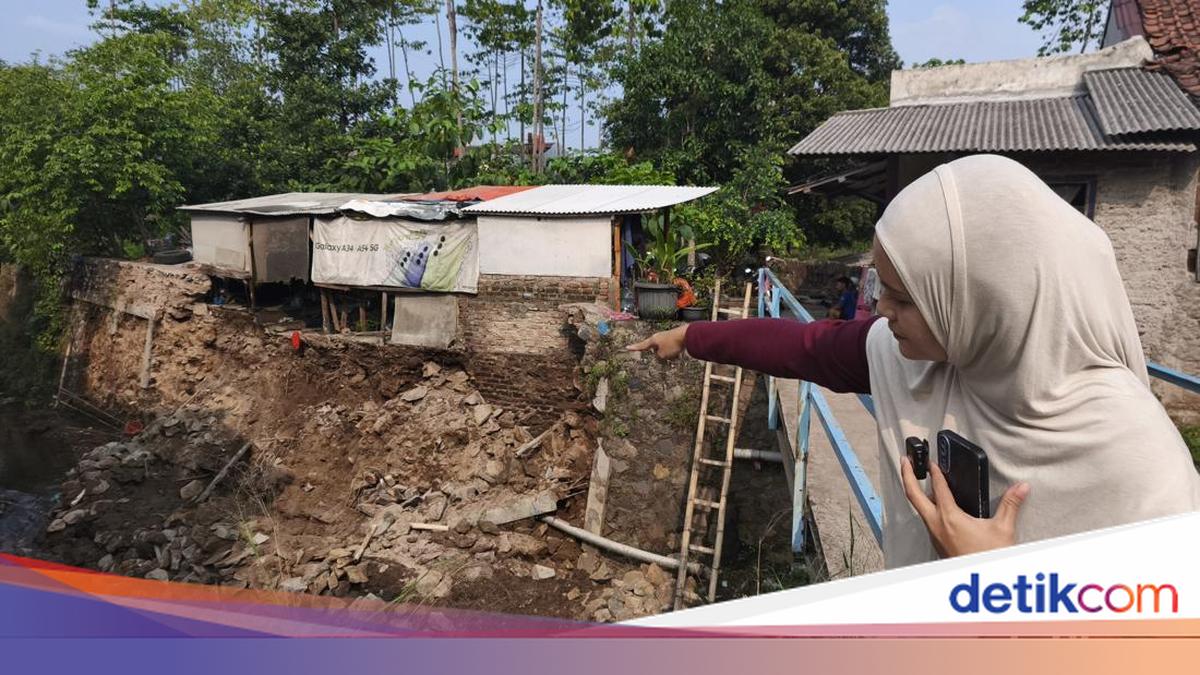 Pekerja Tertimbun Longsor Kirmir di Cisaranten Bandung