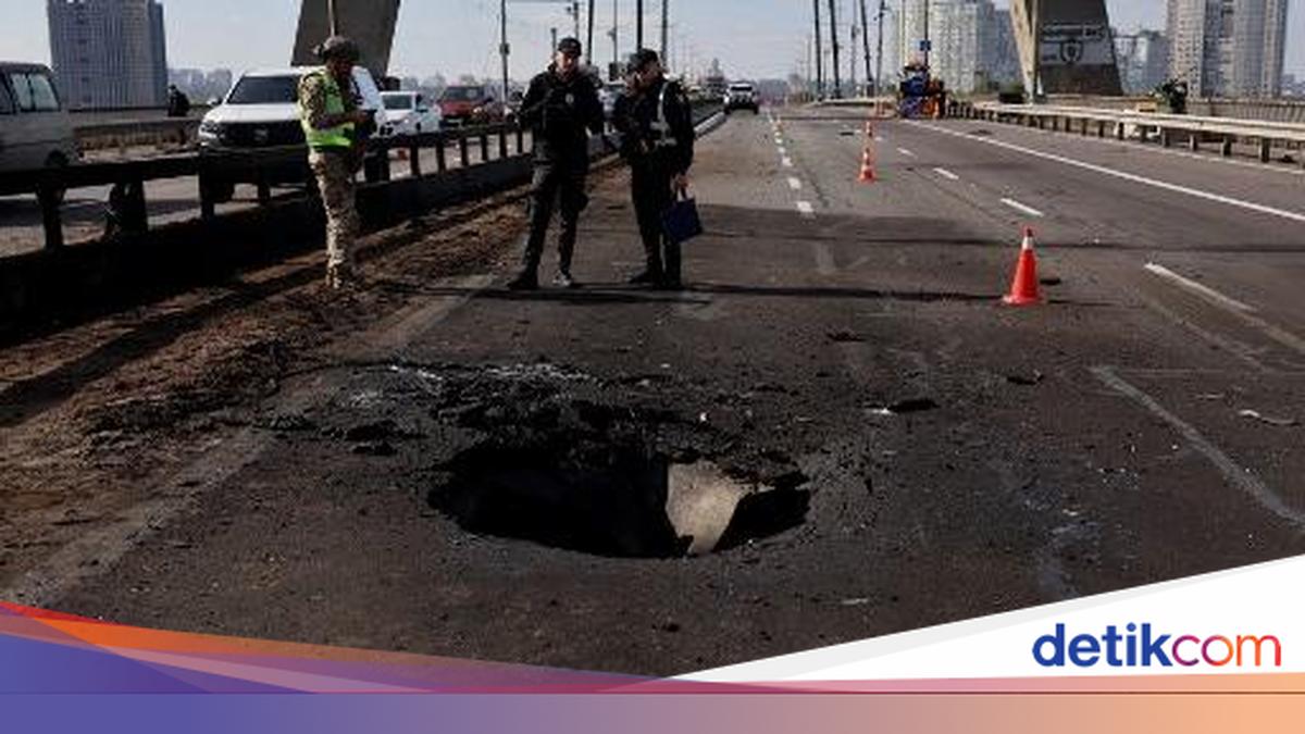 Rusia Serang Ukraina saat Kanselir Jerman Bertemu Zelensky, Sirine Meraung