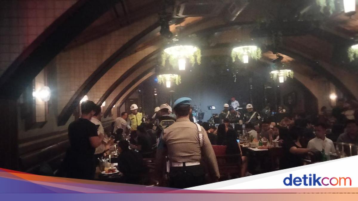 8 Oknum TNI-Polri Diamankan Saat Razia Tempat Hiburan Malam Surabaya