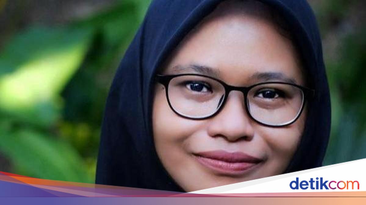 Endang Dzunuraini Berdayakan Perempuan Desa Lewat Sanggar Batik Mbah Guru