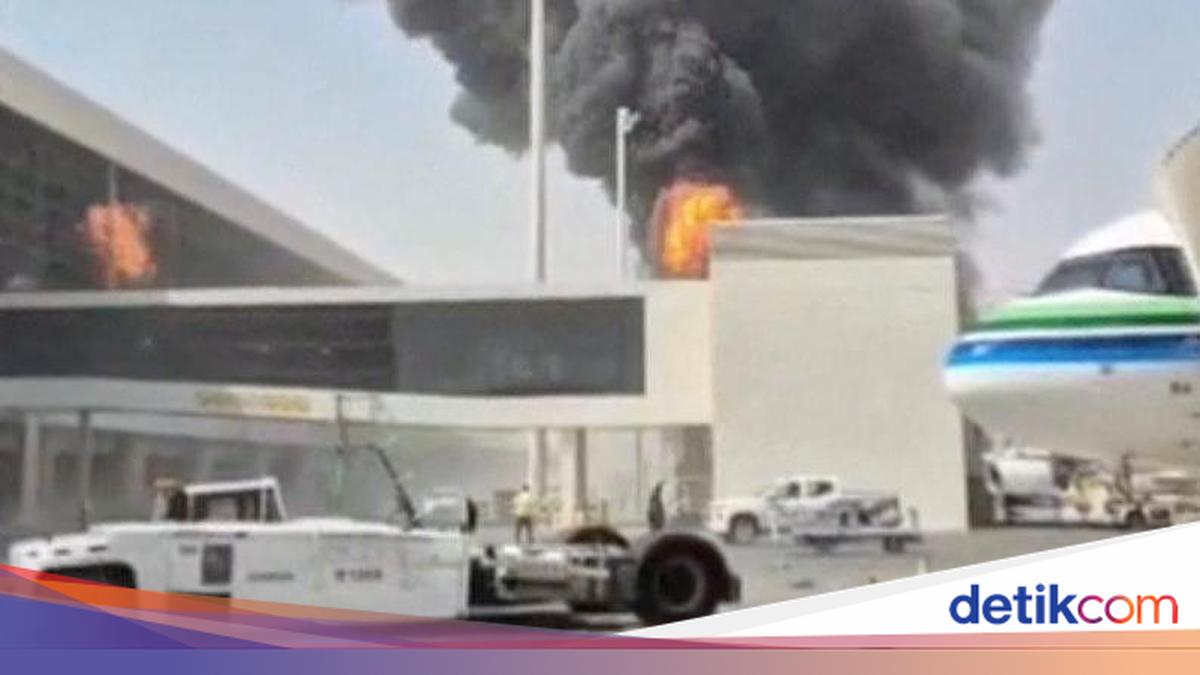 detikNews: Houthi movement launches missiles at Riyadh airport damaging aircraft