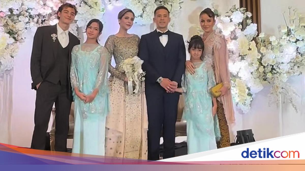 Olla Ramlan attends Aufar Hutapea's wedding with daughters and partner