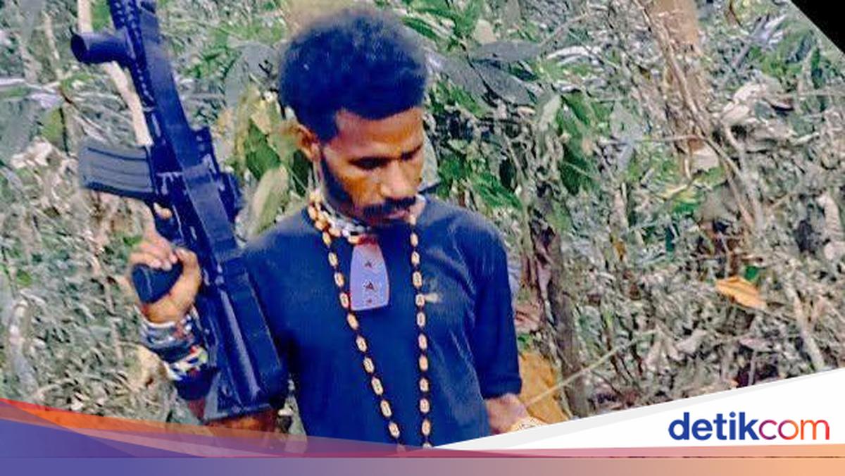 Tampang Manfret Fatem Komandan OPM Pembunuh TNI AL yang Tewas di Maybrat