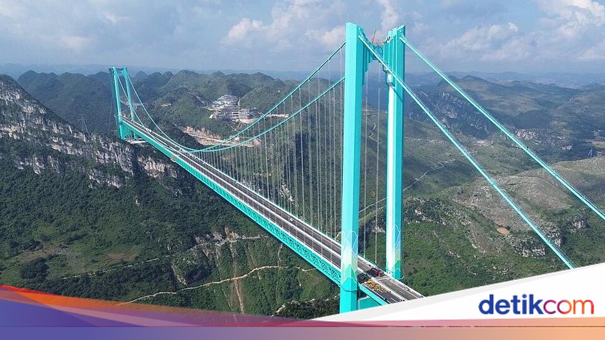 World's Highest Bridge in Guizhou Becomes a Major Tourism and Economic Hub