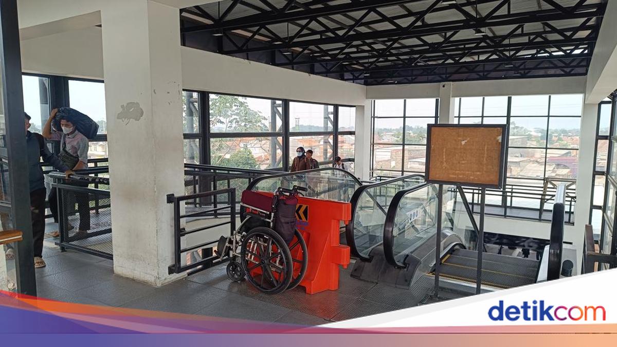 Penumpang Keluhkan Eskalator di Stasiun Bojonggede Mati: Setahun Sering Rusak