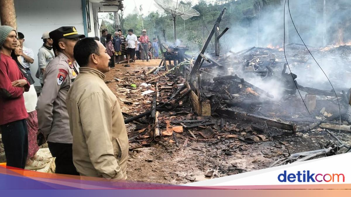 Kebakaran Ludeskan 5 Rumah di Tasikmalaya