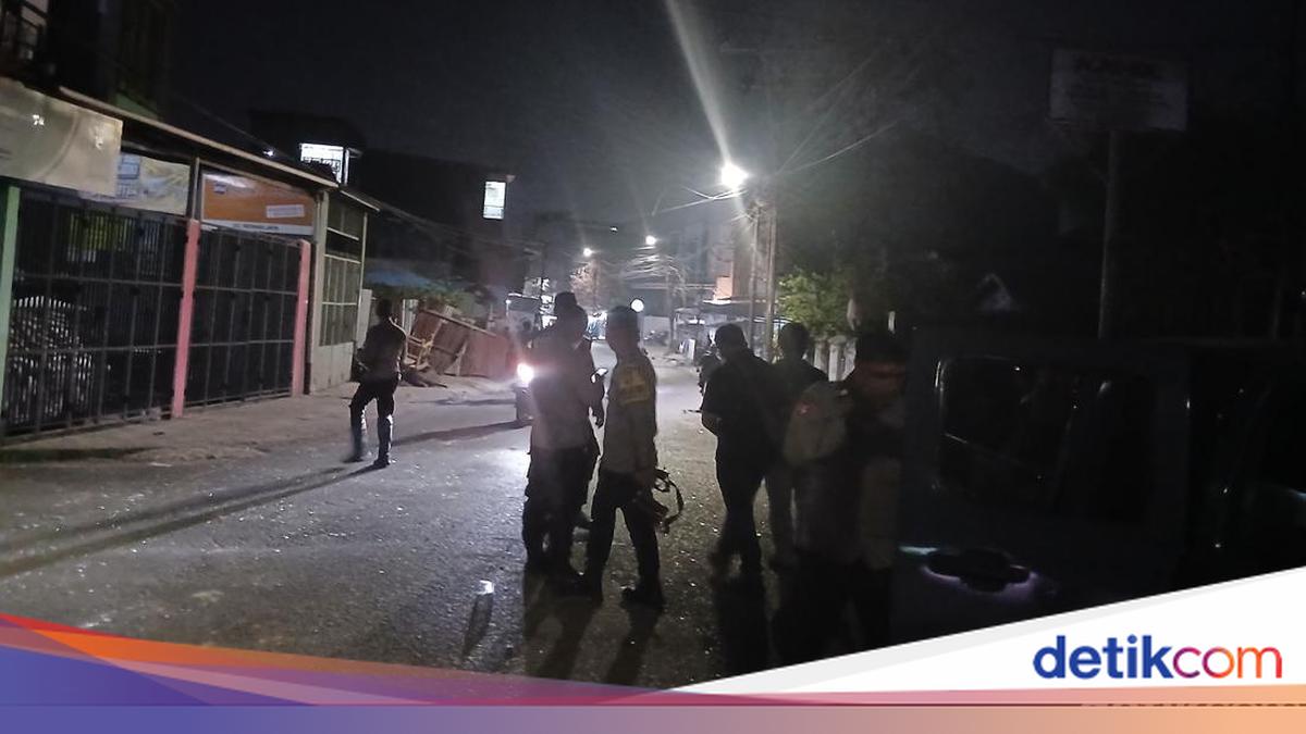 Two Groups Clash in Makassar After Taunts, Fire Breaks Out in Vacant Lot