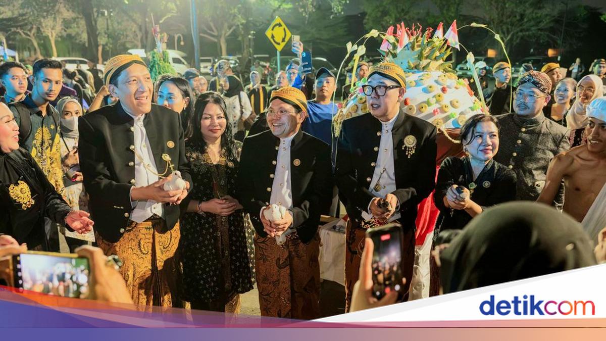 Kemenbud Gelar Kirab Pusaka &amp; Ruwatan Bumi, Hadirkan 9 Pusaka Bersejarah