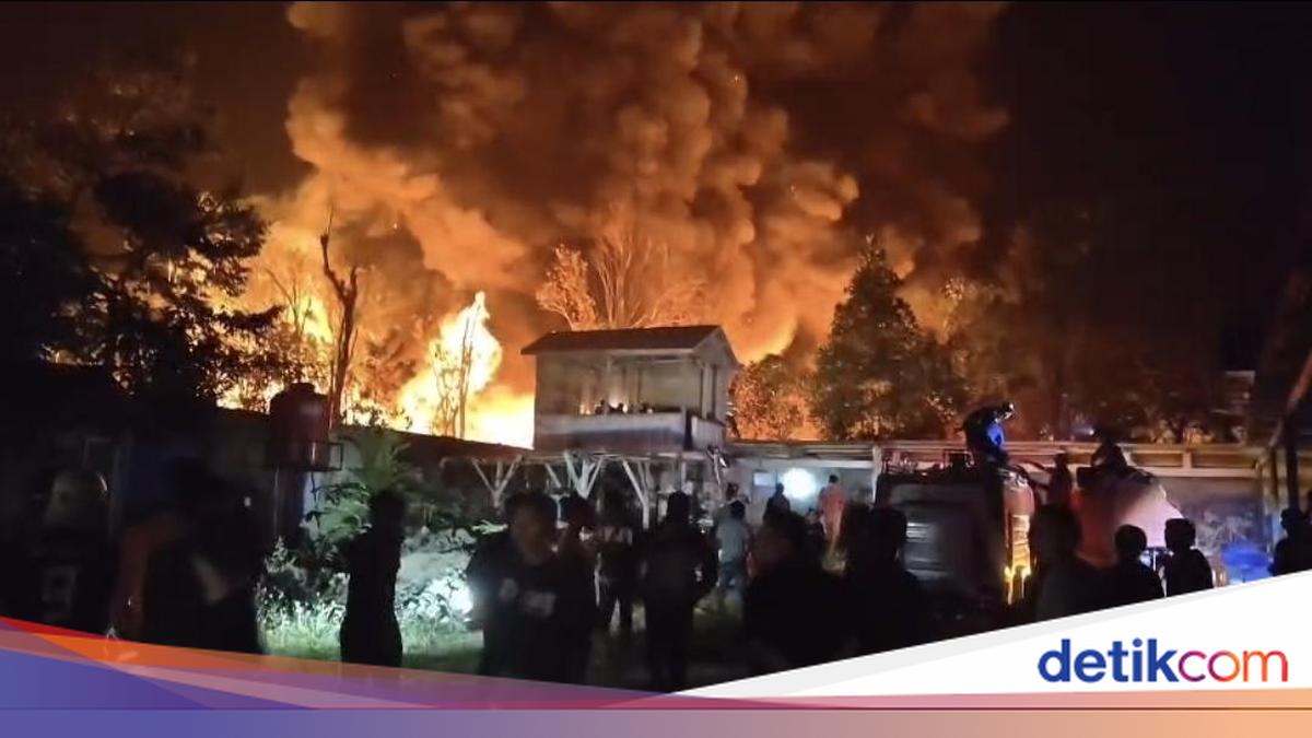 Gudang Plastik di Pagar Alam Terbakar, Diduga Akibat Puntung Rokok