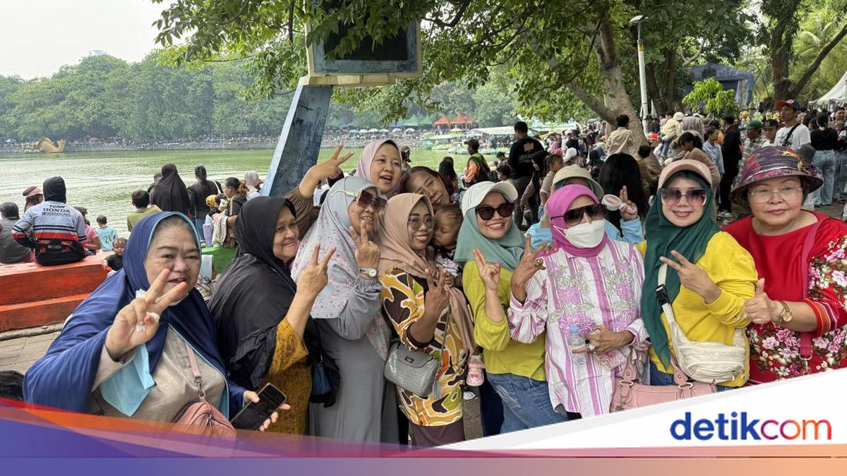 Animo Warga Satu RT Datang ke Festival Perahu di Jakut Sampai Sewa Angkot
