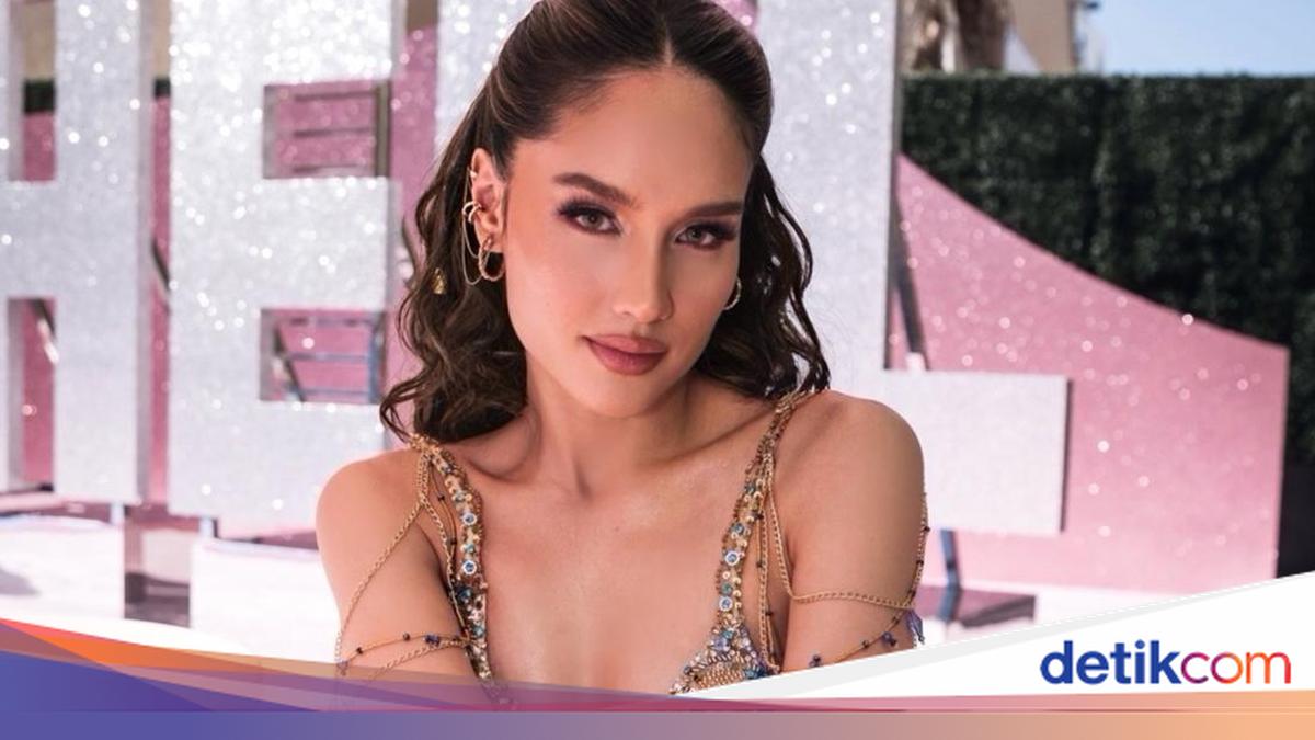 Victoria’s Secret Fashion Show 2026に出席したCinta Laura。ビーズ装飾のトップス姿でカメラを見つめる