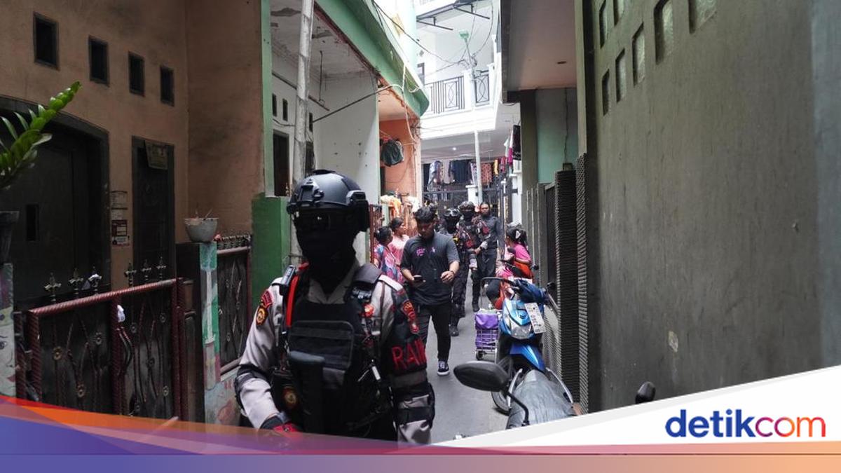 Polda Metro Kembali Gerebek Narkoba di Kampung Boncos
