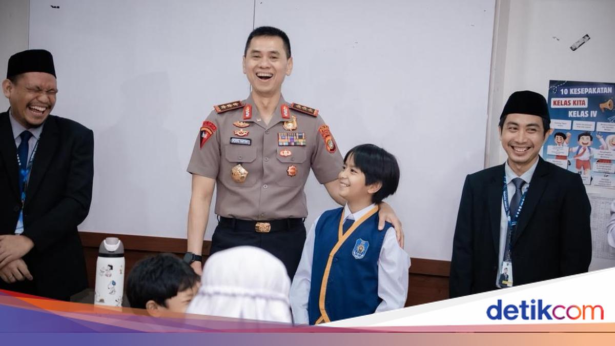 Lewat 'Polisi Peduli Pendidikan', Kapolda Metro Dorong Literasi AI Sejak Dini