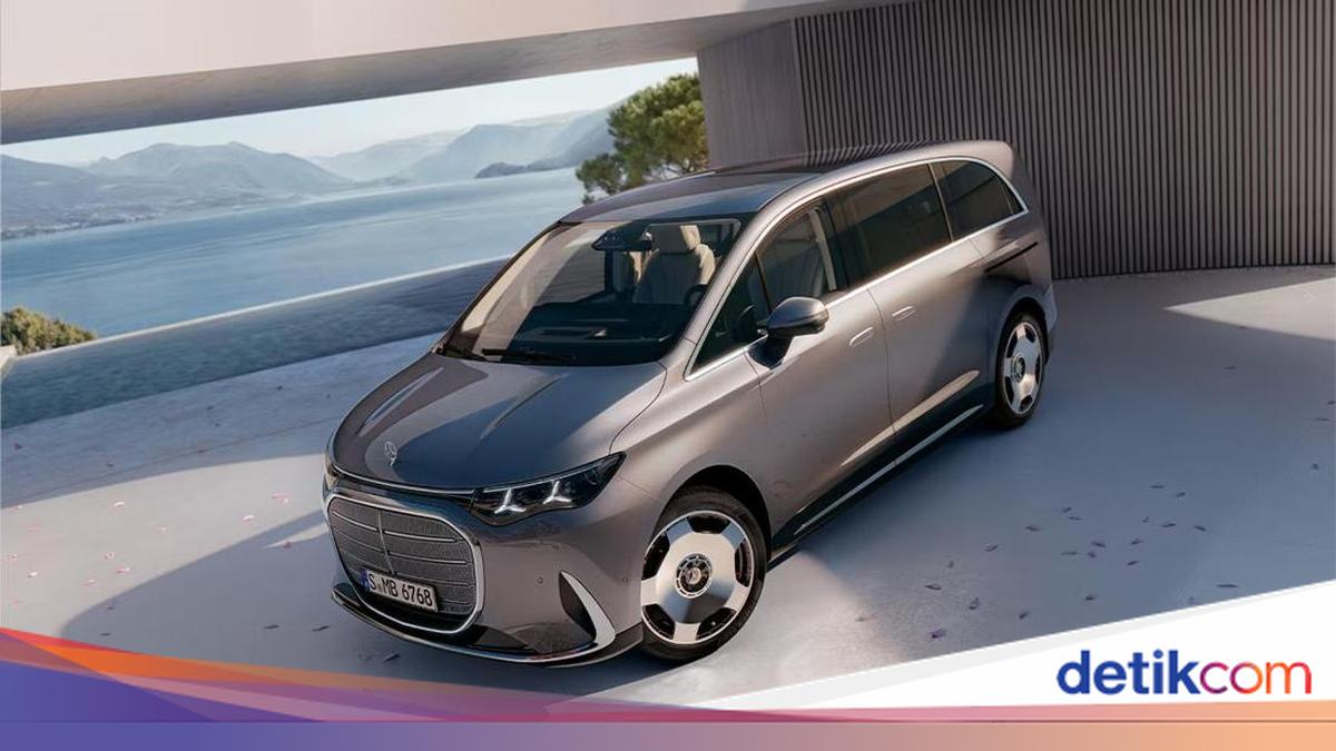 Duh! Bocil Iseng Nyalain Mobil Mercy di Pameran, Malah Nubruk Tembok