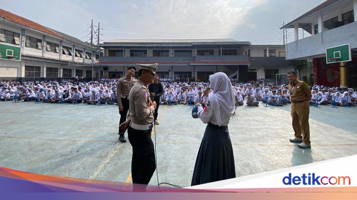 Berantas Knalpot Brong-Bullying, Polisi Satroni Sekolah di Cimahi