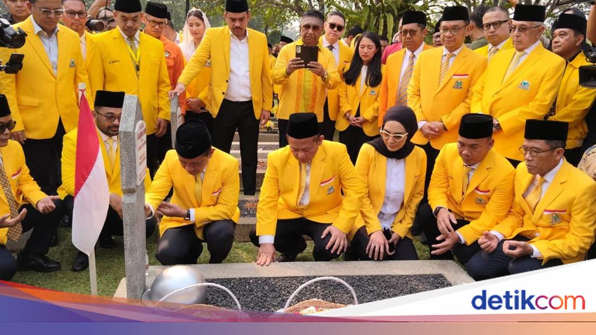 Peringati HUT Ke-62, Golkar Gelar Ziarah di TMP Kalibata