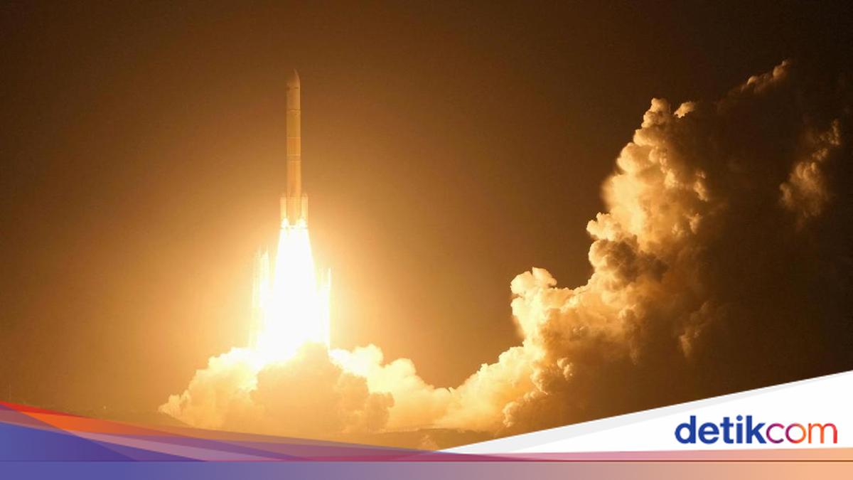Japan Launches Historic MMX Mission to Collect Samples from Mars' Moon Phobos