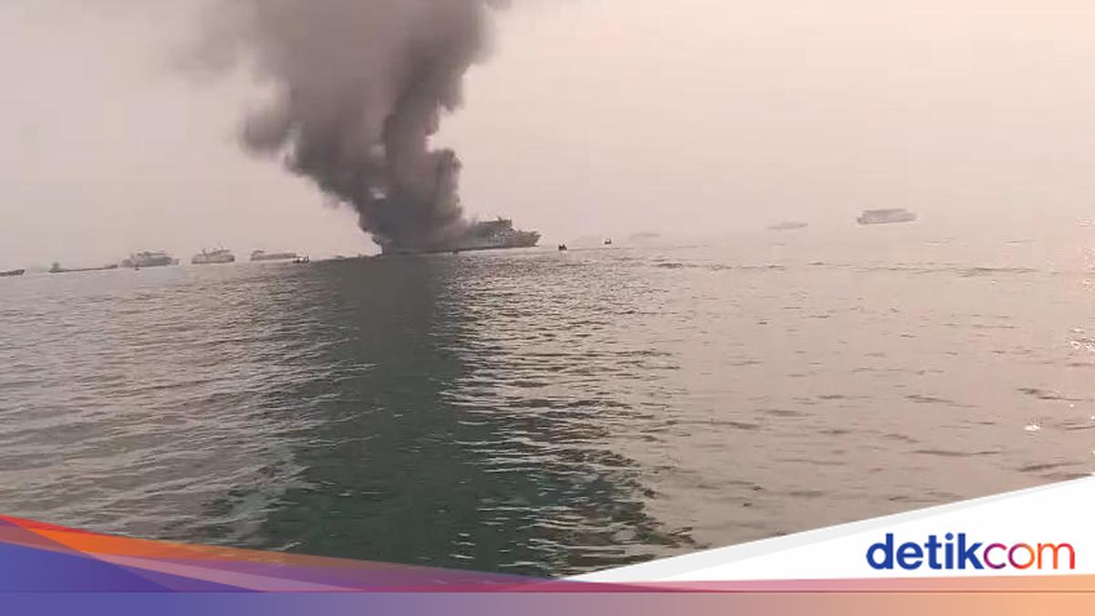 Kronologi KMP Batumandi Terbakar Saat Mau Sandar di Pelabuhan Merak
