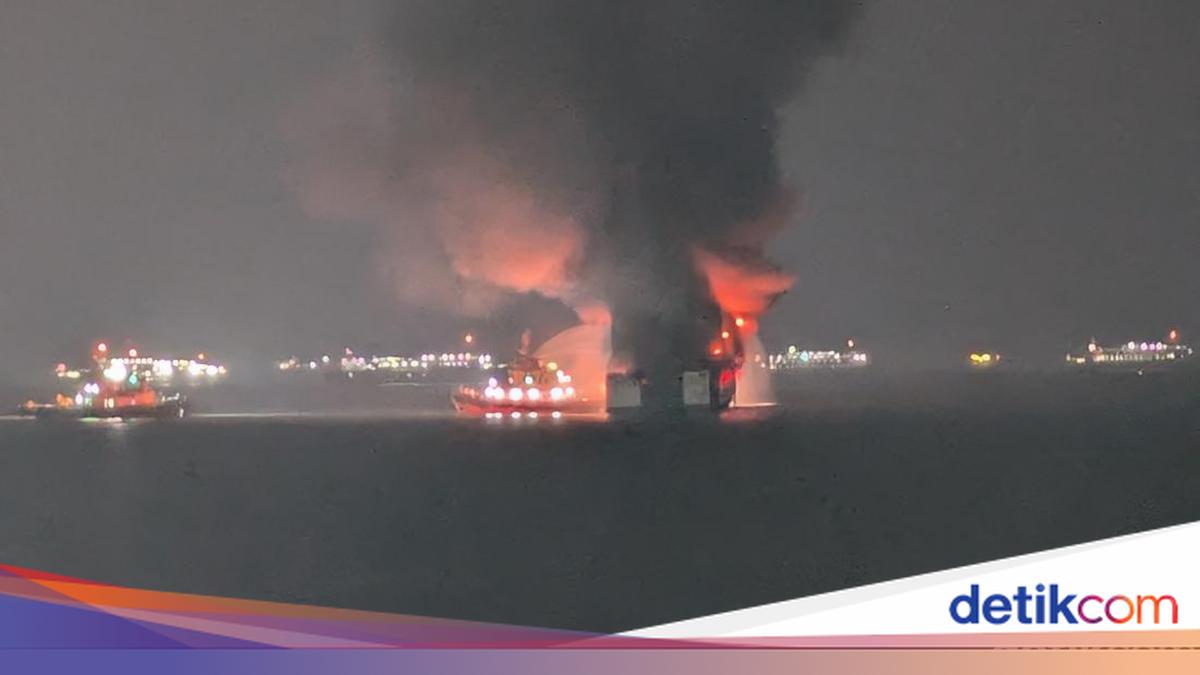 Passagiere hörten das Explosionsgeräusch, bevor KMP Batum in Peacock verbrannt wurde