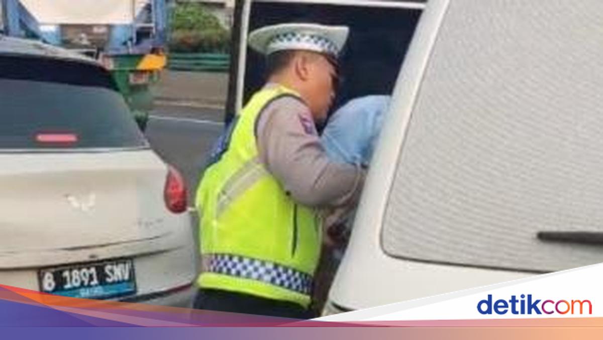 Kronologi Tabrakan Beruntun Mobil Listrik di Tol Ancol gegara e-Toll Jatuh