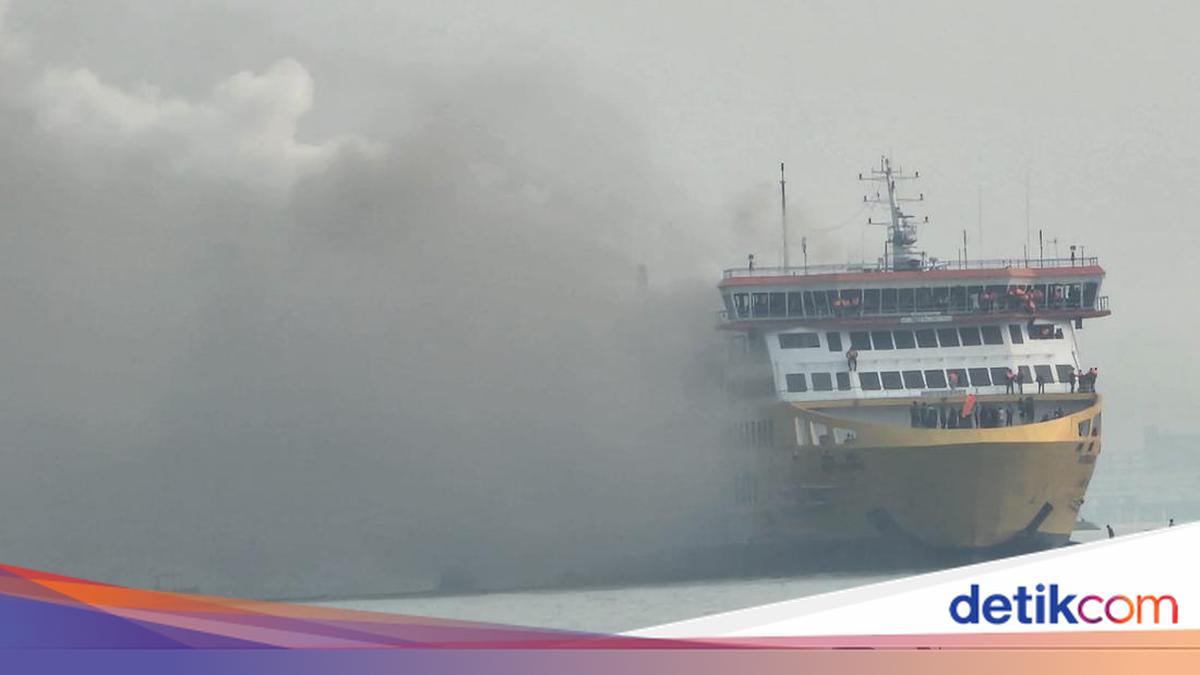 KMP Batumandi Terbakar, Penumpang Selamatkan Diri ke Anjungan-Geladak Kapal