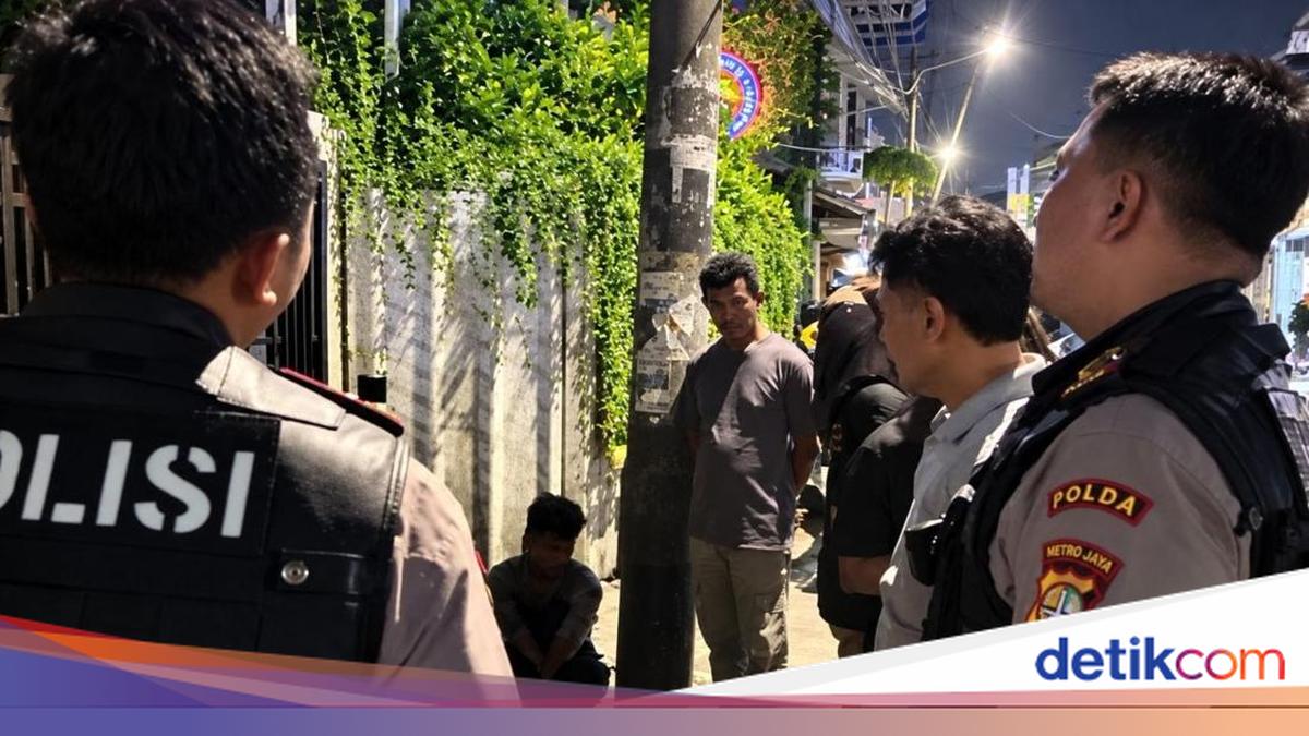 Polizei verhindert Massenschlägerei in Ost-Jakarta: 20 Personen festgenommen, Messer und ätzende Flüssigkeiten beschlagnahmt