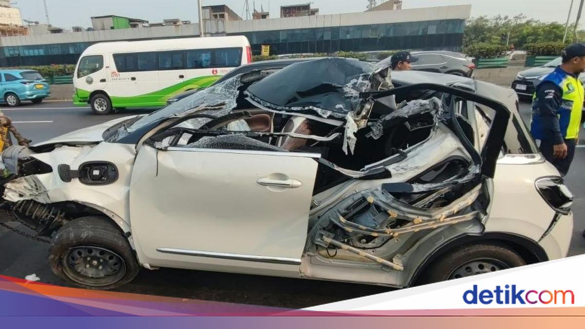 Perkara e-Toll Jatuh Berujung Tabrakan Beruntun Mobil Listrik di Tol Ancol