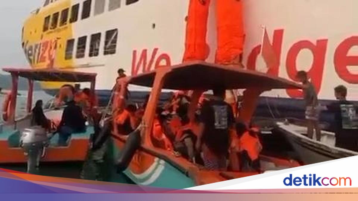 Momen Penumpang KMP Batumandi Dievakuasi Pakai Perosotan Darurat