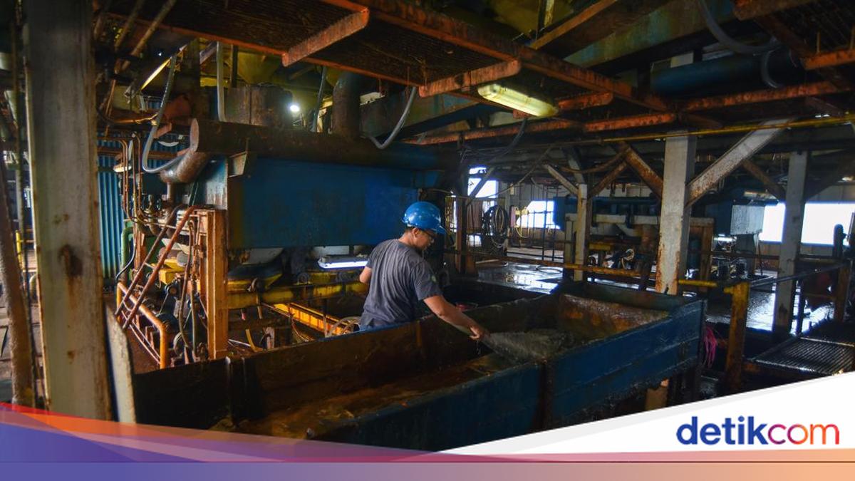 PT Timah vessel targets 300 tonnes of tin ore a year off Karimun