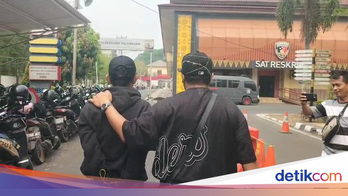 Pria Paruh Baya di Palembang Ditangkap Polisi karena Kedapatan Bawa Golok
