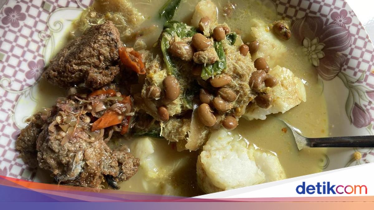 Mencicipi Tipat Kuah Pindang, Menu Sarapan Khas Nusa Penida