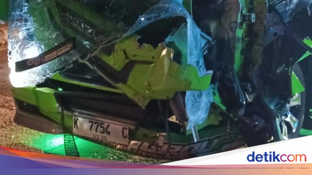 Elf Rombongan Wisatawan Kecelakaan di Pantura Demak, 1 Tewas dan 8 Luka