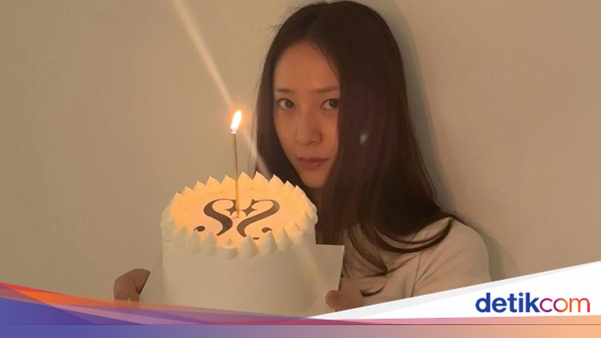 Banjir Kue di Ultah ke-32 Krystal Jung