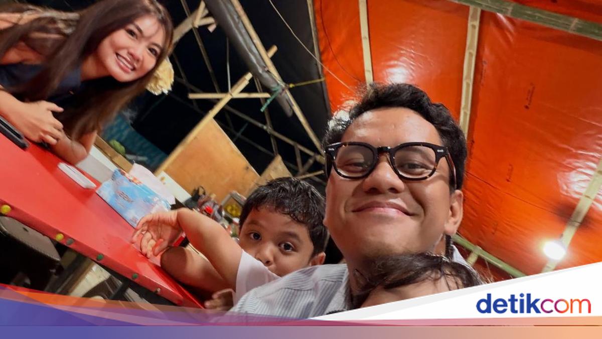 Arief Muhammad Rayakan Ultah di Warung Pecel Lele hingga Kulineran Bareng Istri