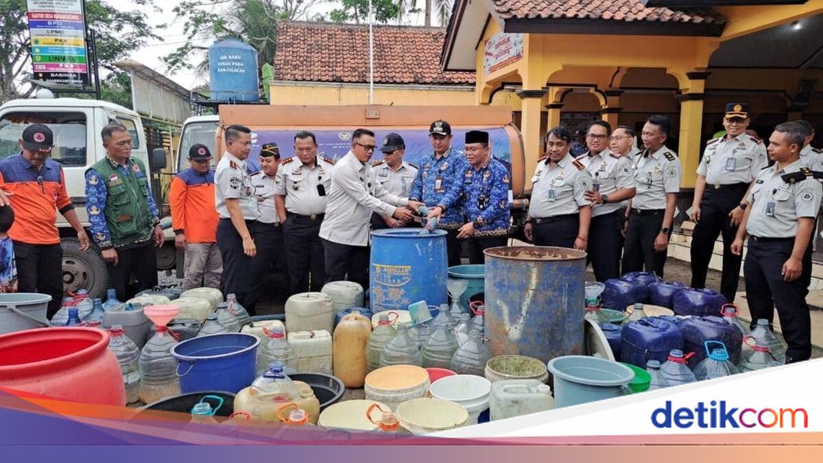 Free water deliveries reach drought-hit villages in Cilacap