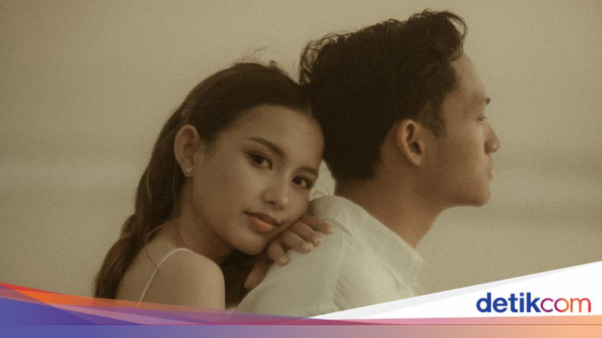 Senja di Laut Prewedding Azriel Hermansyah dan Sarah Menzel