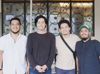 Mengaku Senang, Setelah Mualaf Roger Berbagi Momen Bersama `Teman Baru` Mengaku Senang, Setelah Mualaf Roger Berbagi Momen Bersama `Teman Baru`