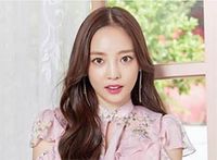 8 Artis K-pop Ini Paling Sering Jadi Korban Bully 8 Artis K-pop Ini Paling Sering Jadi Korban Bully