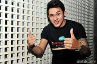 Artis Vicky Nitinegoro Bebas, Urine Negatif Narkoba Artis Vicky Nitinegoro Bebas, Urine Negatif Narkoba